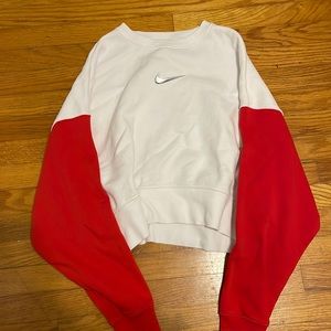the cutest Nike crew neck